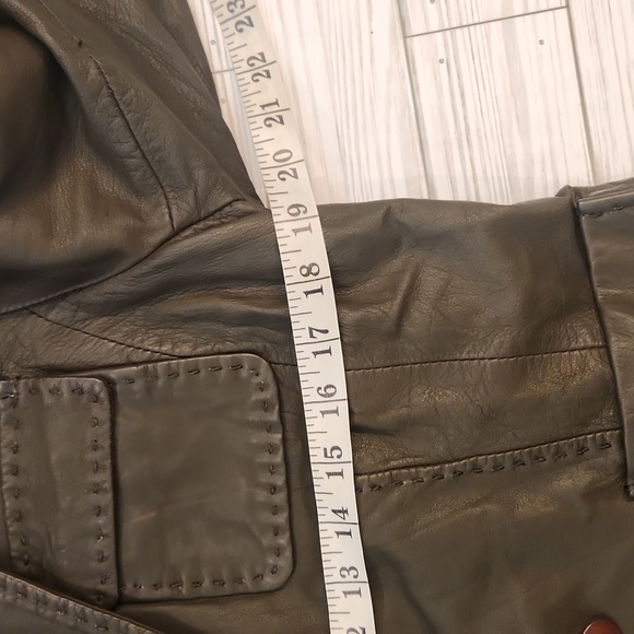SOLD! Womens Vintage Kenneth Cole Reaction Army Green leather jacket size Medium - Picture 16 of 16